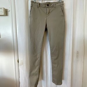 Khaki low-cut, deep pocket jeans